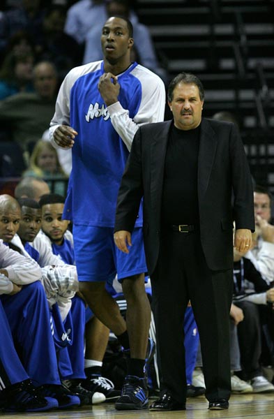 记者：申花今天下午飞赴天津，于汉超、戴伟浚等人随队出征（记者：申花今日下午飞往天津，于汉超、戴伟浚等随队出发）